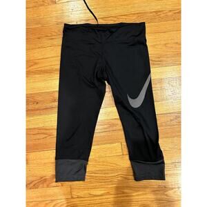 Nike Women's Size XL Black Capri Nike Swoosh Gray Cuffed Hem 3/4 Quarter Length